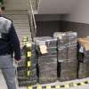 Două persoane cercetate, după ce eu fost văzute pe o stradă din municipiul Sighetu Marmației descărcând colete cu țigări de contrabandă