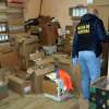 Peste 66.000 pachete țigări, 550.684 lei și sume în valută confiscate în urma a 14 percheziții în Maramureș