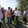 FOTO - Se asfaltează drumul județean 185 din Petrova, care face legătura cu Bârsana