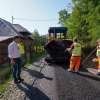 FOTO - Se asfaltează drumul județean 185 din Petrova, care face legătura cu Bârsana