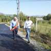 FOTO - Se asfaltează drumul județean 185 din Petrova, care face legătura cu Bârsana