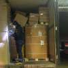Zeci de mii de pachete cu țigări de contrabandă descoperite ascunse într-un camion încărcat cu varză